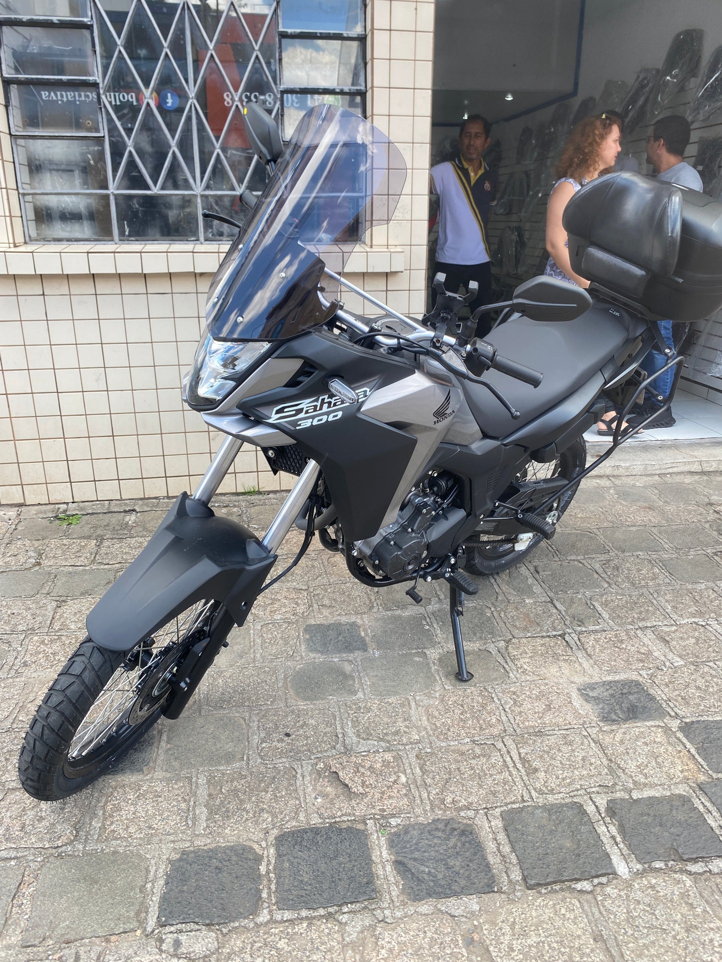 PARA BRISA (BOLHA) HONDA SAHARA 300 23/25