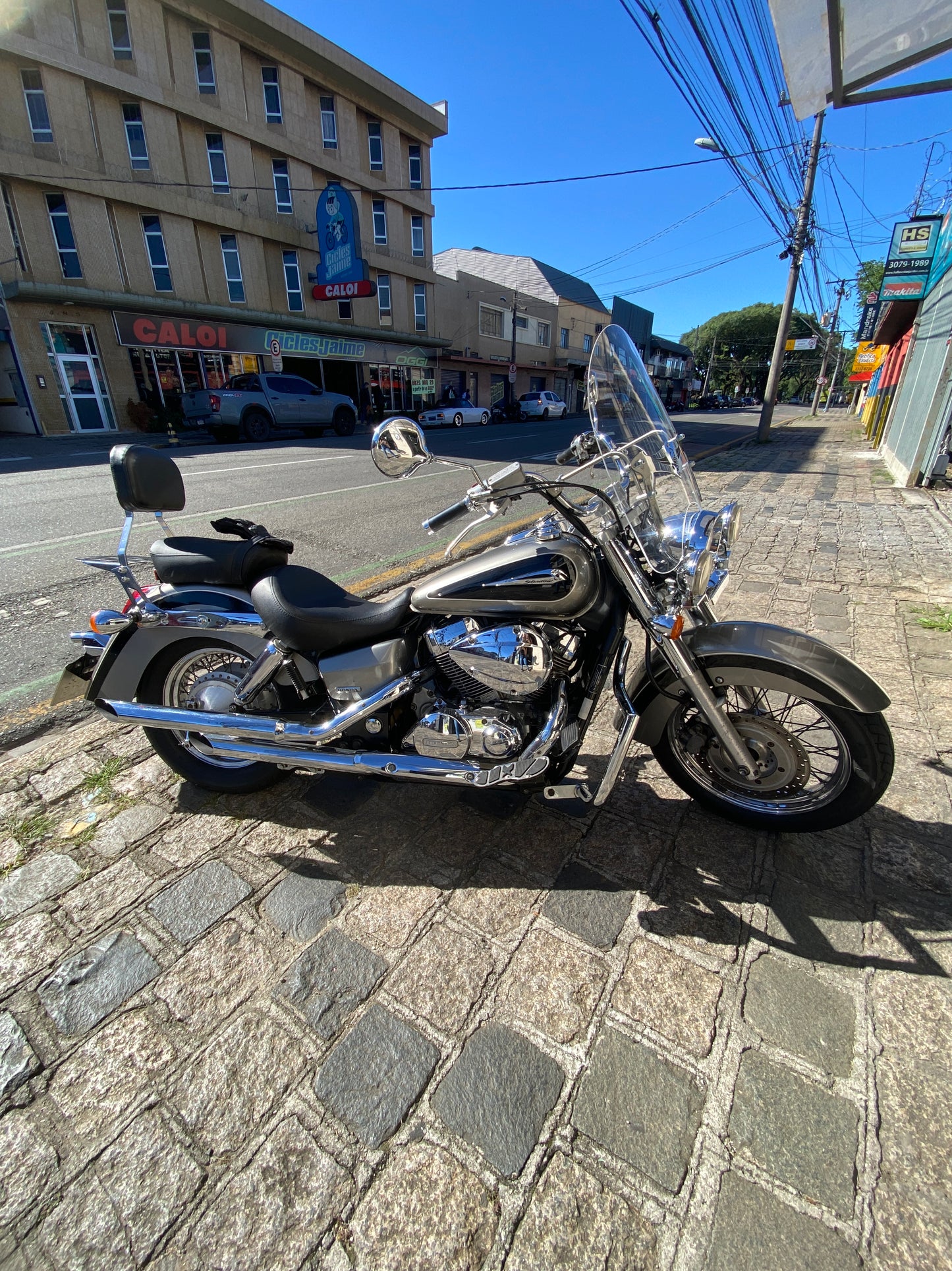 PARA BRISA BOLHA UNIVERSAL MODELO HD COM ACABAMENTO FRONTAL