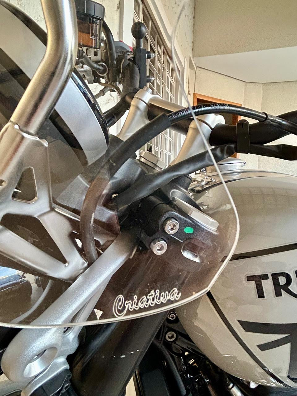 ACRILICO DE REPOSIÇÃO - PARA BRISA BOLHA TRIUMPH SCRAMBLER 1200 22/24 SUP. ALTO