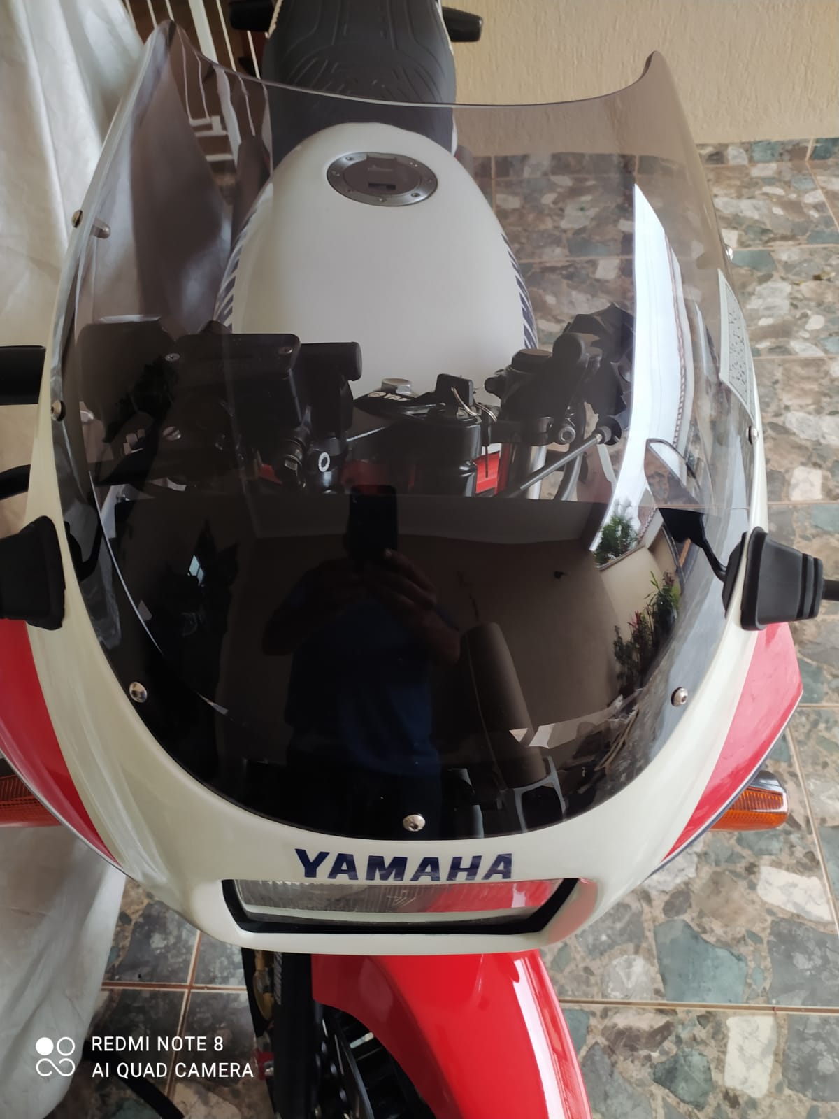 PARA BRISA BOLHA YAMAHA RD 350 (1 FAROL)