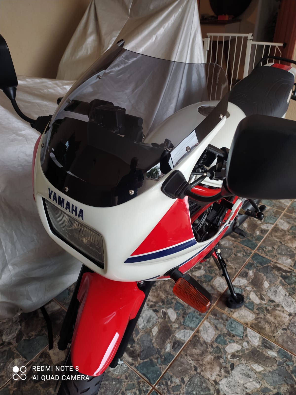 PARA BRISA BOLHA YAMAHA RD 350 (1 FAROL)