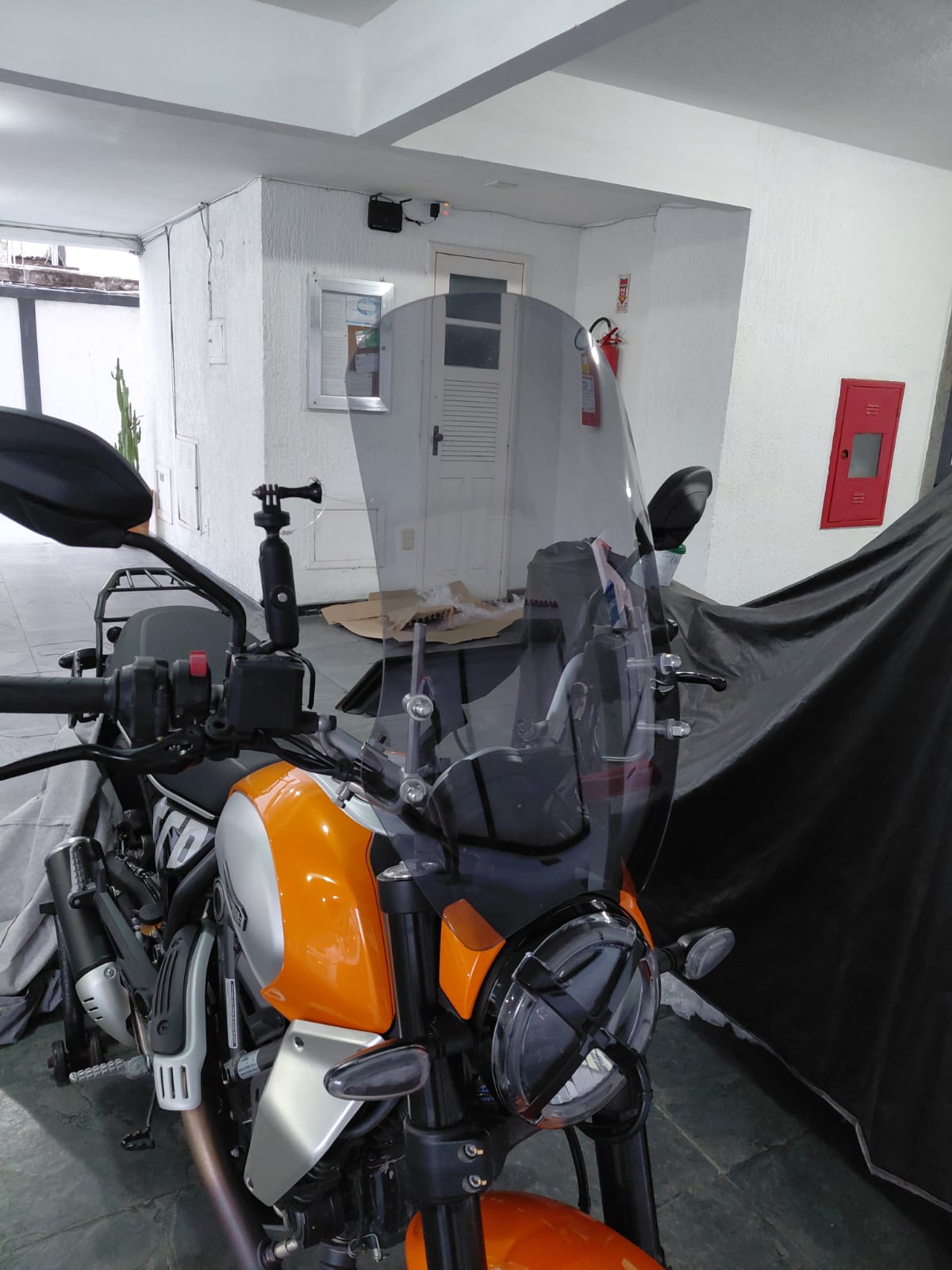 PARA BRISA BOLHA TRIUMPH SCRAMBLER 400/ 900 / 1200 X/ STREET TWIN 900/1200 24/25 / DUCATI SCRAMBLER ICON MACH 18/ 19